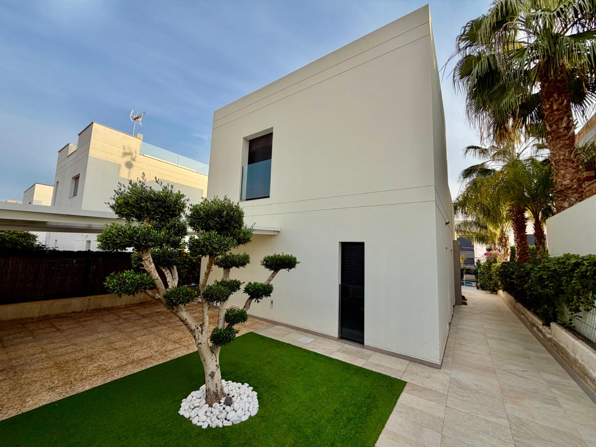 For sale - 3 Bedroom 3 Bathroom Villa in Cuidad Quesada  - Cuidad Quesada  - Alicante