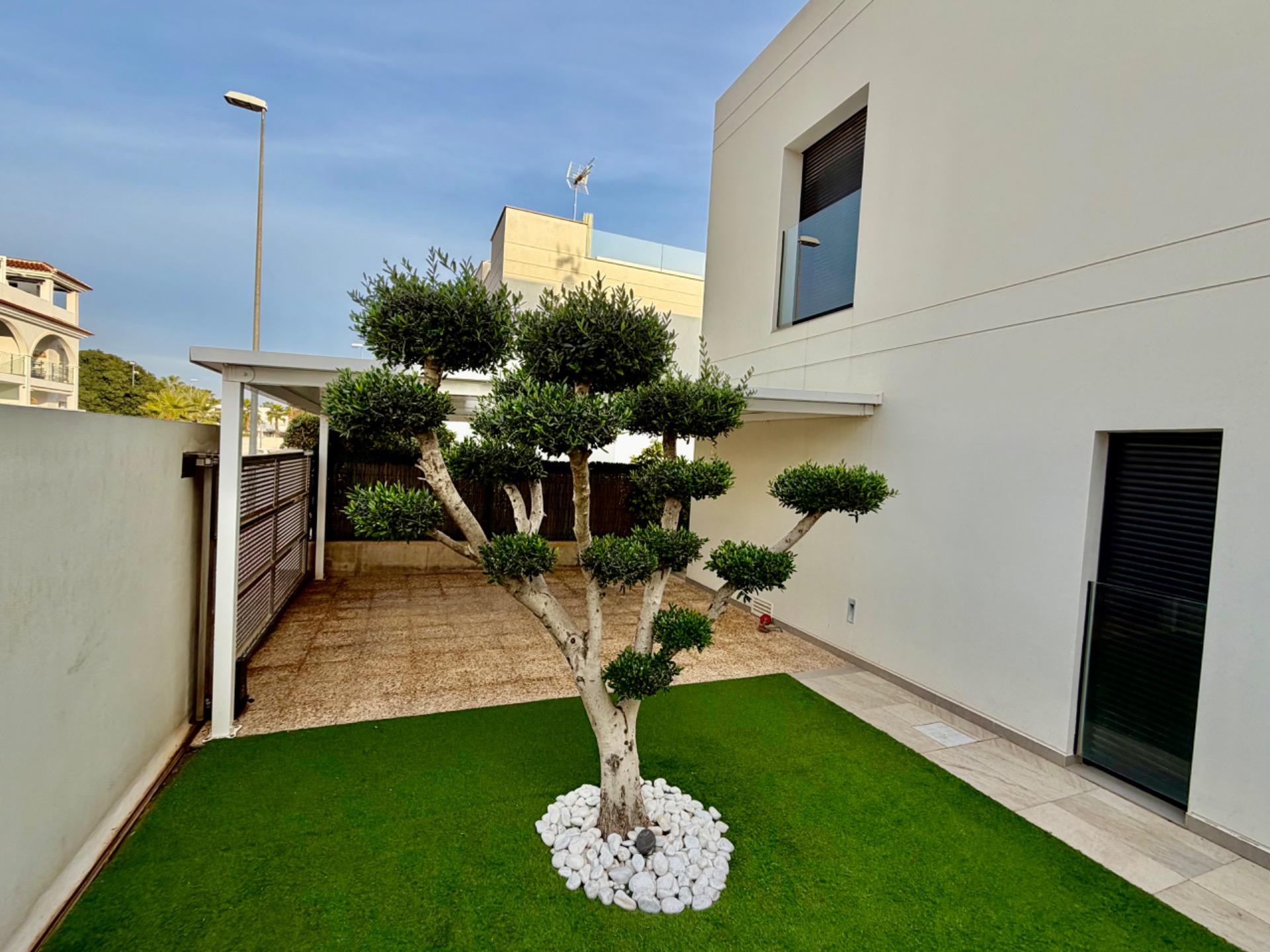 For sale - 3 Bedroom 3 Bathroom Villa in Cuidad Quesada  - Cuidad Quesada  - Alicante