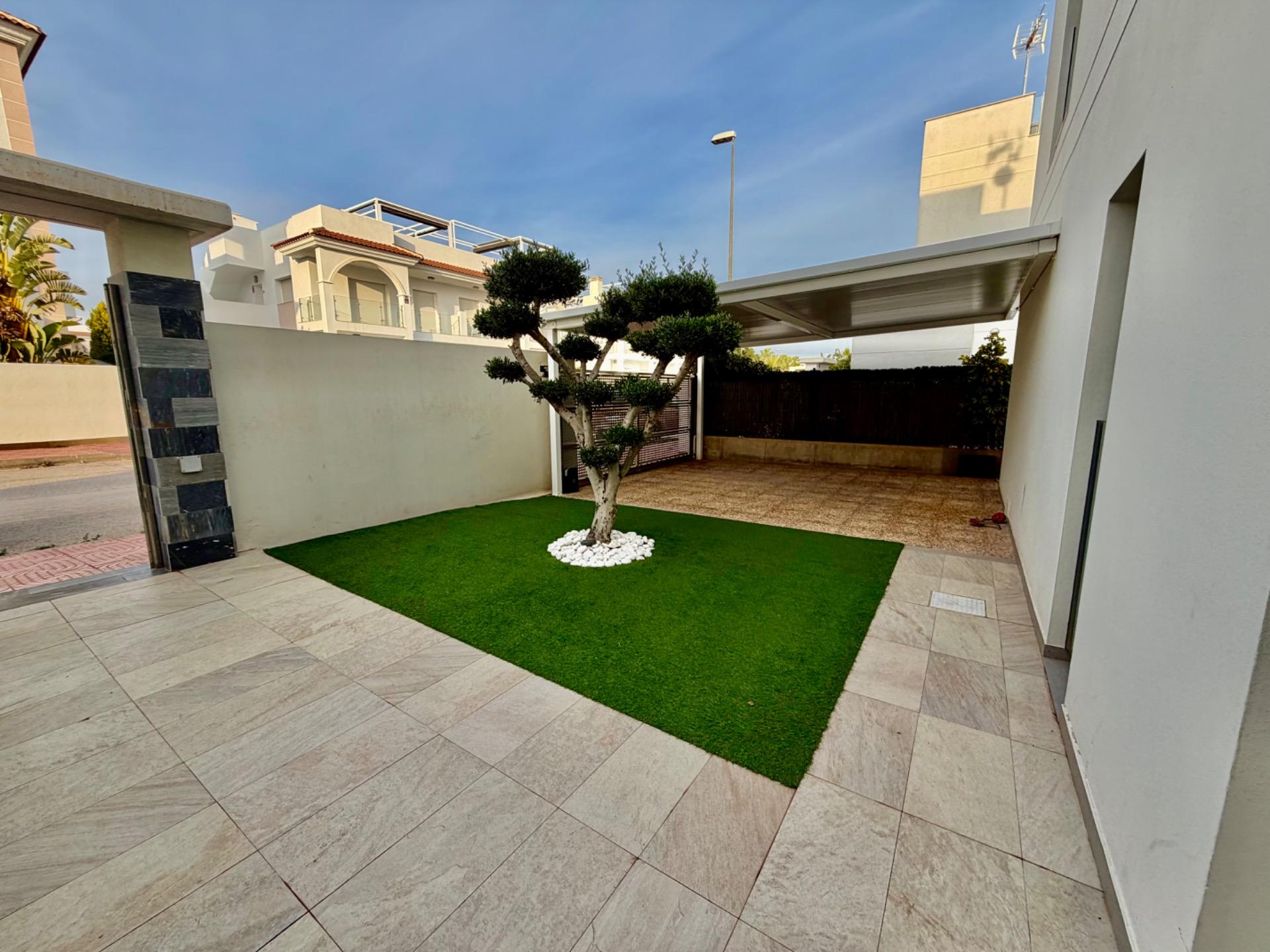 For sale - 3 Bedroom 3 Bathroom Villa in Cuidad Quesada  - Cuidad Quesada  - Alicante