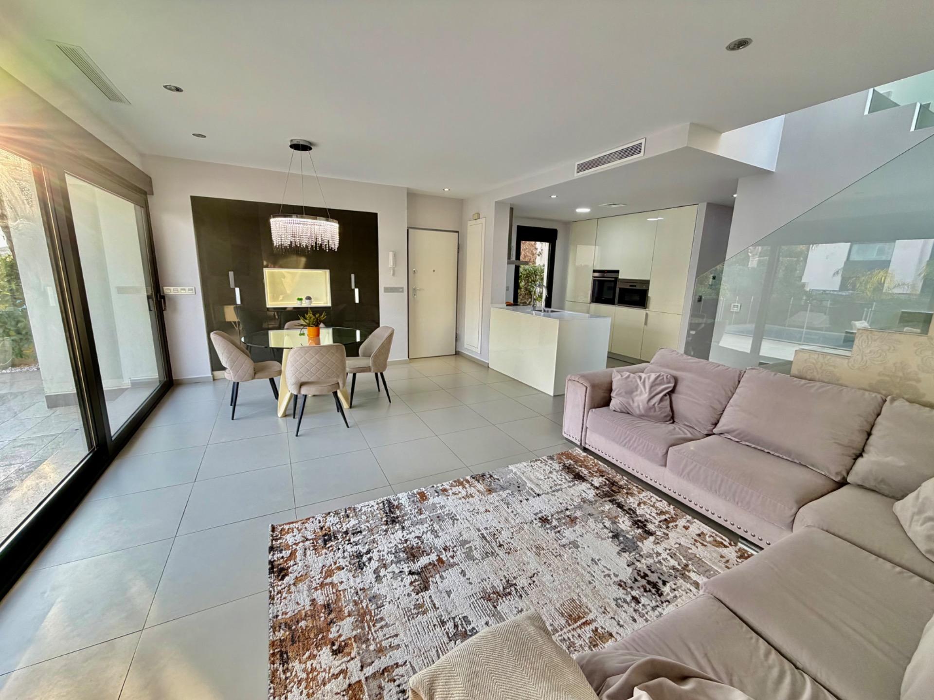 For sale - 3 Bedroom 3 Bathroom Villa in Cuidad Quesada  - Cuidad Quesada  - Alicante