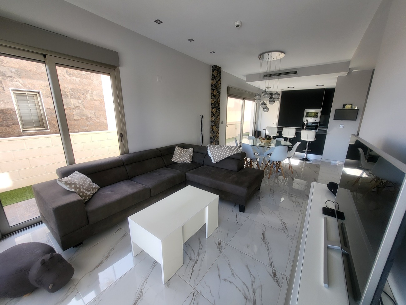 For sale - 3 Bedroom 2 Bathroom Villa in Villamartin -  - Alicante