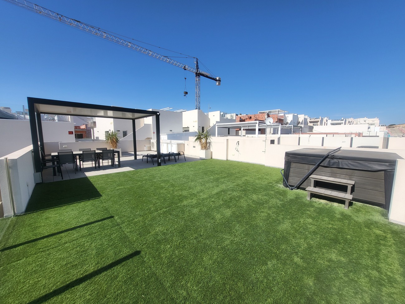 For sale - 3 Bedroom 2 Bathroom Villa in Villamartin -  - Alicante