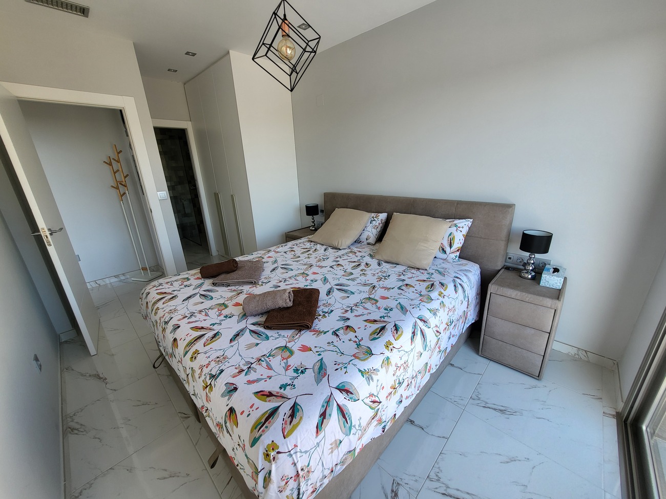 For sale - 3 Bedroom 2 Bathroom Villa in Villamartin -  - Alicante