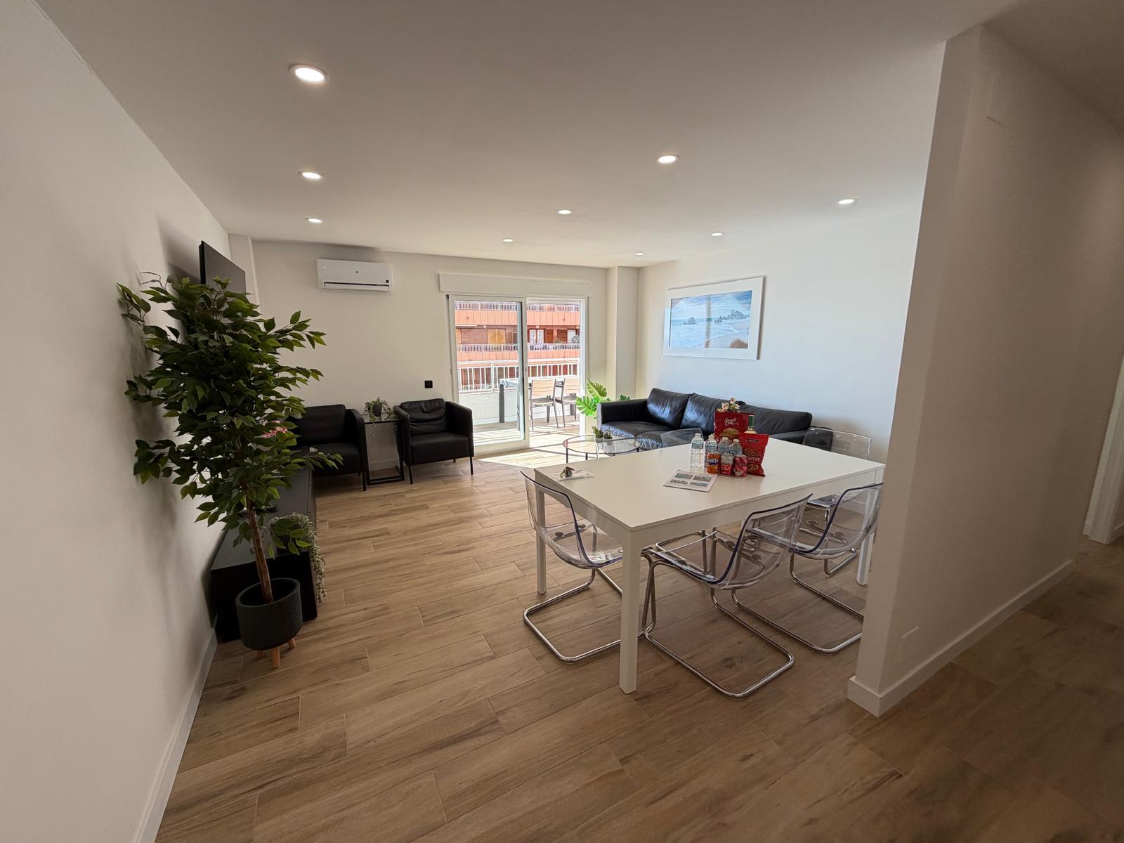 For sale - 3 Bedroom 2 Bathroom Apartamento in Torrevieja - Playa del Acequión  - Alicante