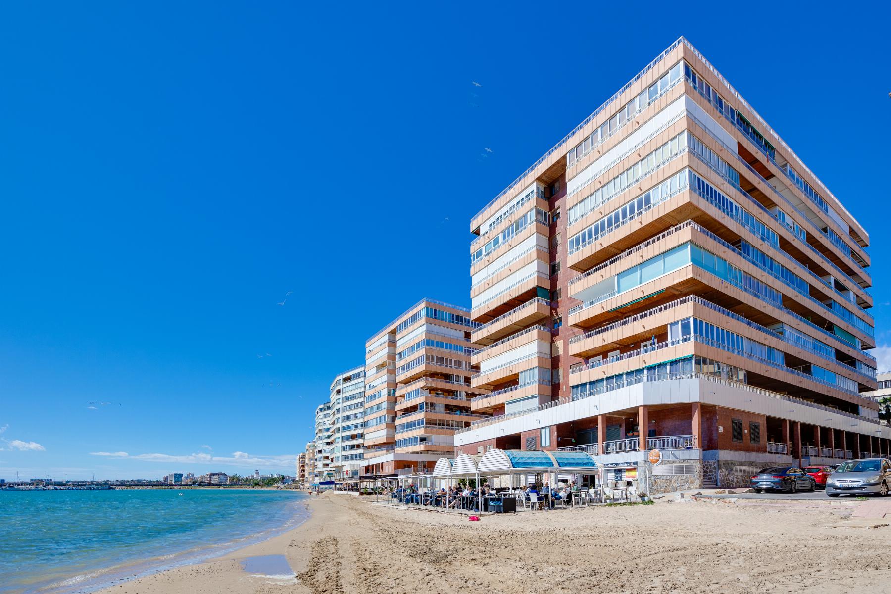 For sale - 3 Bedroom 2 Bathroom Apartamento in Torrevieja - Playa del Acequión  - Alicante