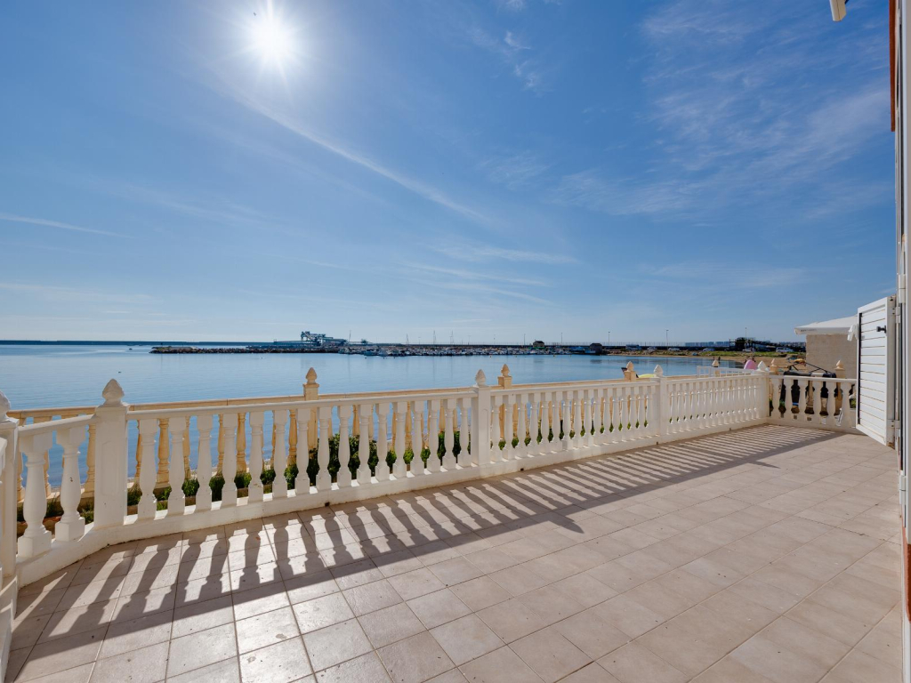 4 Bedroom 2 Bathroom Apartamento in Torrevieja