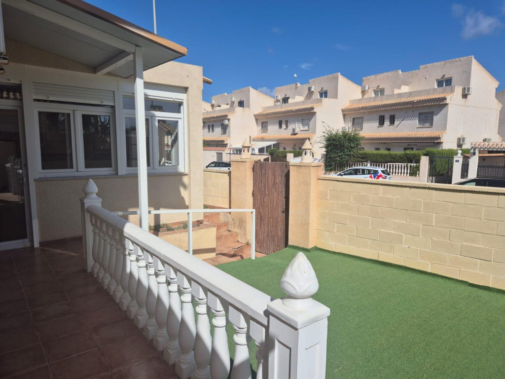 3 Bedroom 2 Bathroom Casa in Orihuela Costa