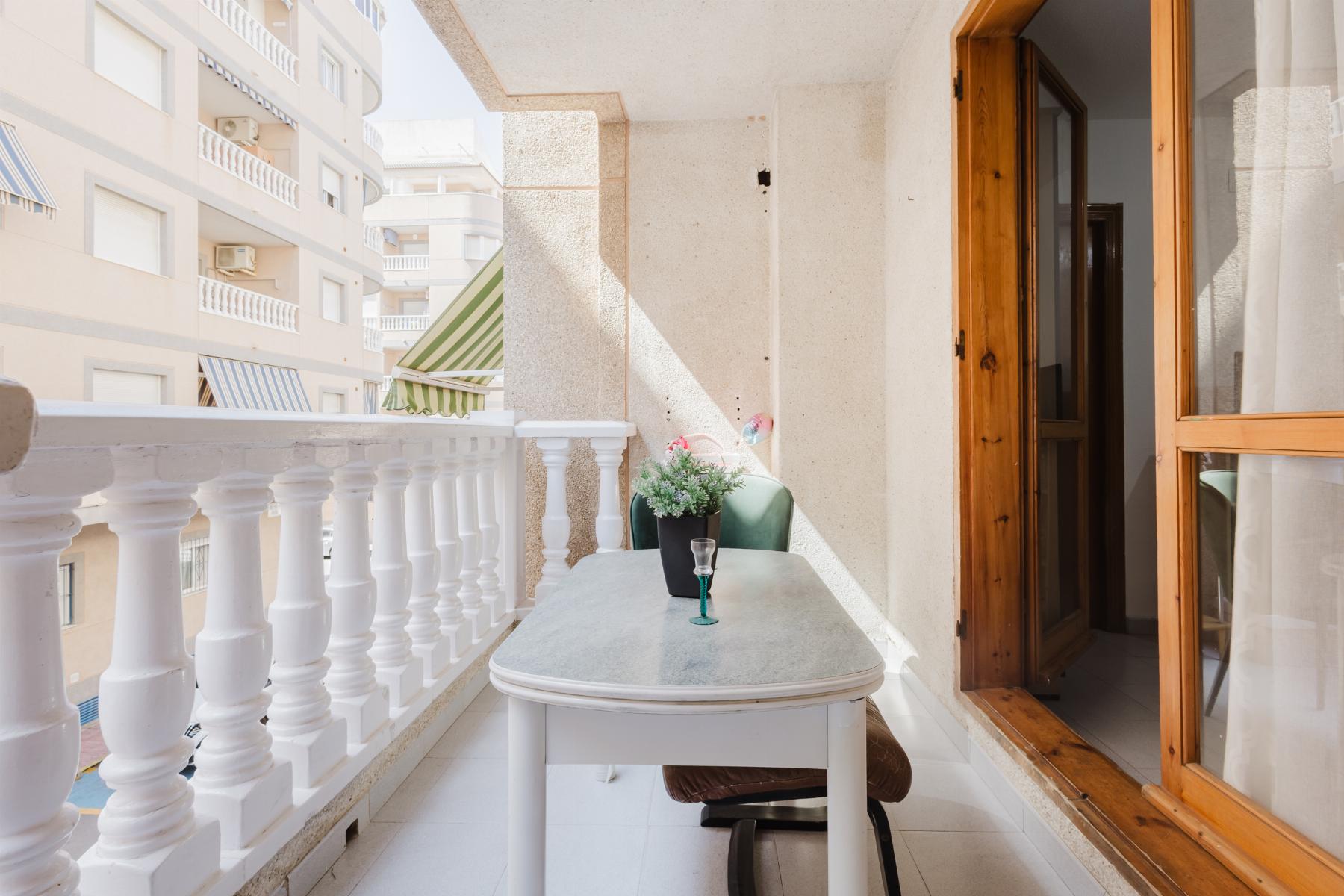 For sale - 2 Bedroom 1 Bathroom Apartamento in Torrevieja - Playa de La Acequion  - Alicante