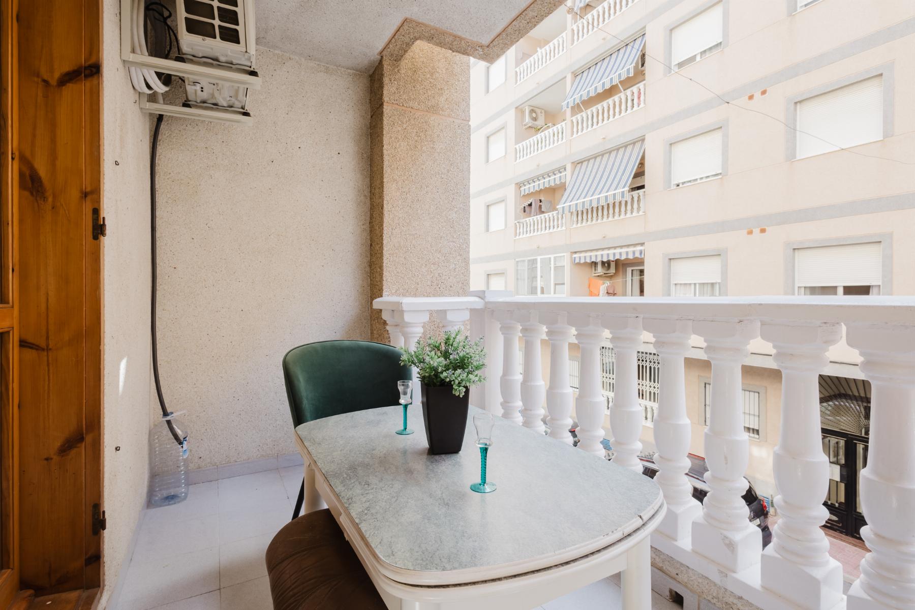 For sale - 2 Bedroom 1 Bathroom Apartamento in Torrevieja - Playa de La Acequion  - Alicante