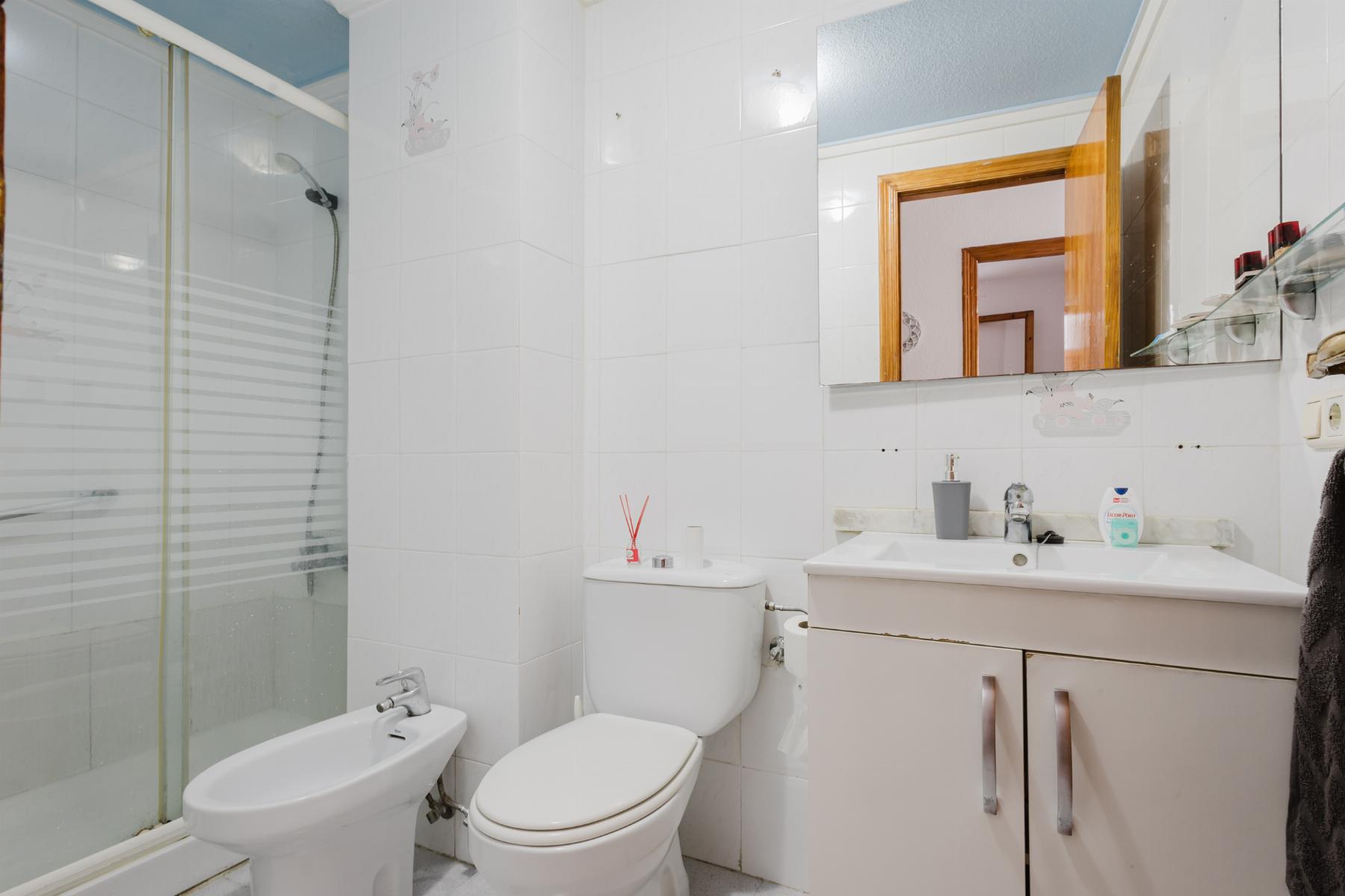 For sale - 2 Bedroom 1 Bathroom Apartamento in Torrevieja - Playa de La Acequion  - Alicante