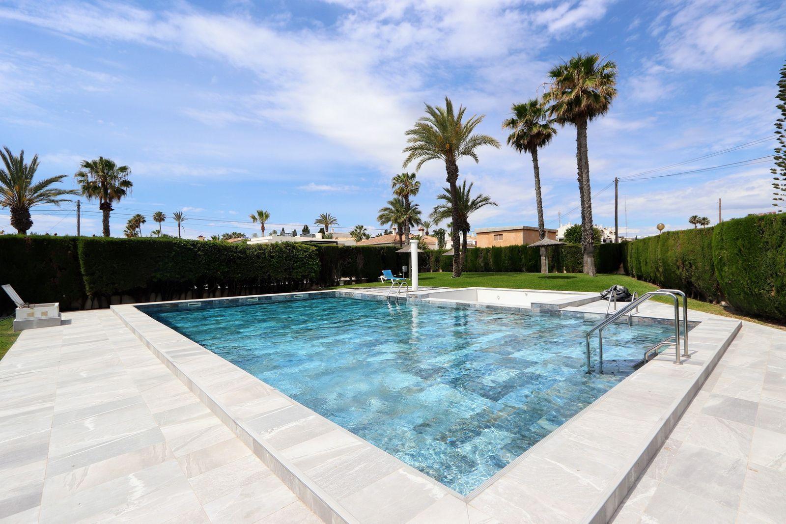 For sale - 3 Bedroom 2 Bathroom Apartamento in Torrevieja - Playa Flamenca  - Alicante