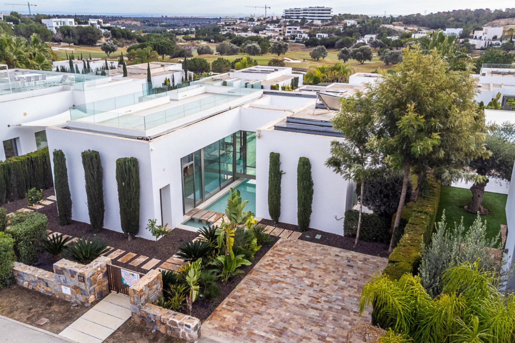 For sale - 4 Bedroom 2 Bathroom Villa in Orihuela Costa - Orihuela Costa  - Alicante