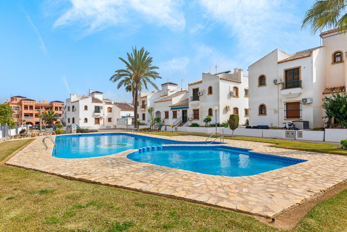 For sale - 2 Bedroom 2 Bathroom Apartamento in Orihuela Costa - Villamartin  - Alicante