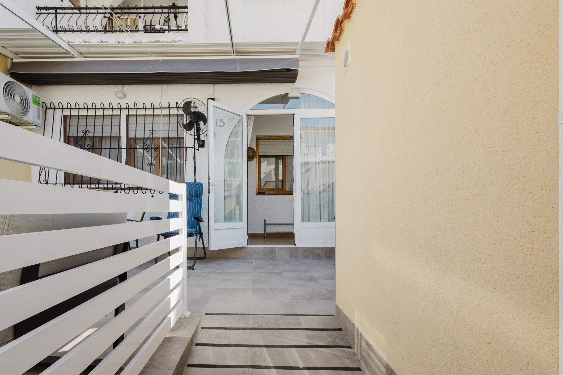 For sale - 3 Bedroom 1 Bathroom Bungalow in Torrevieja - playa de los naufragos  - Alicante