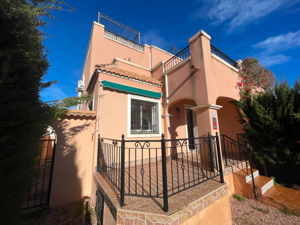 3 Bedroom 2 Bathroom House - Townhouse in Los Montesinos