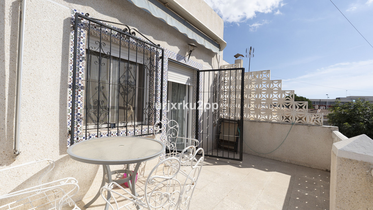 For sale - 3 Bedroom 2 Bathroom House - Townhouse in Torrevieja - Torrevieja Centro  - Alicante