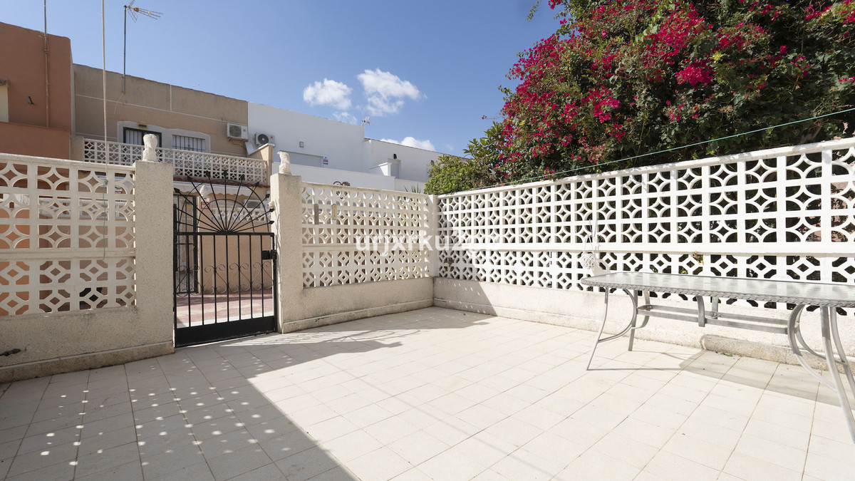 For sale - 3 Bedroom 2 Bathroom House - Townhouse in Torrevieja - Torrevieja Centro  - Alicante