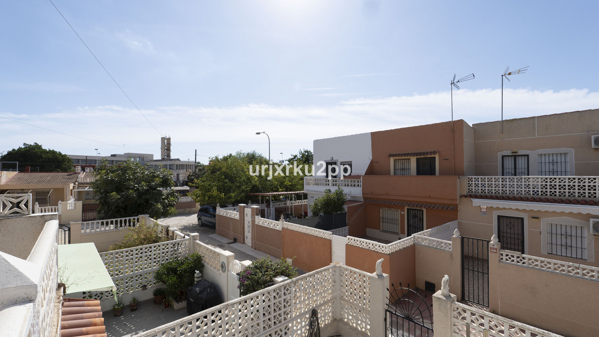 For sale - 3 Bedroom 2 Bathroom House - Townhouse in Torrevieja - Torrevieja Centro  - Alicante