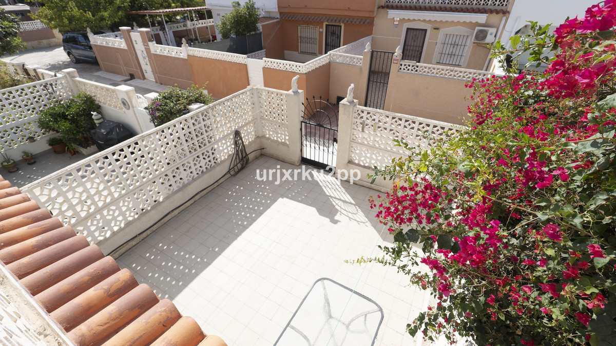 For sale - 3 Bedroom 2 Bathroom House - Townhouse in Torrevieja - Torrevieja Centro  - Alicante