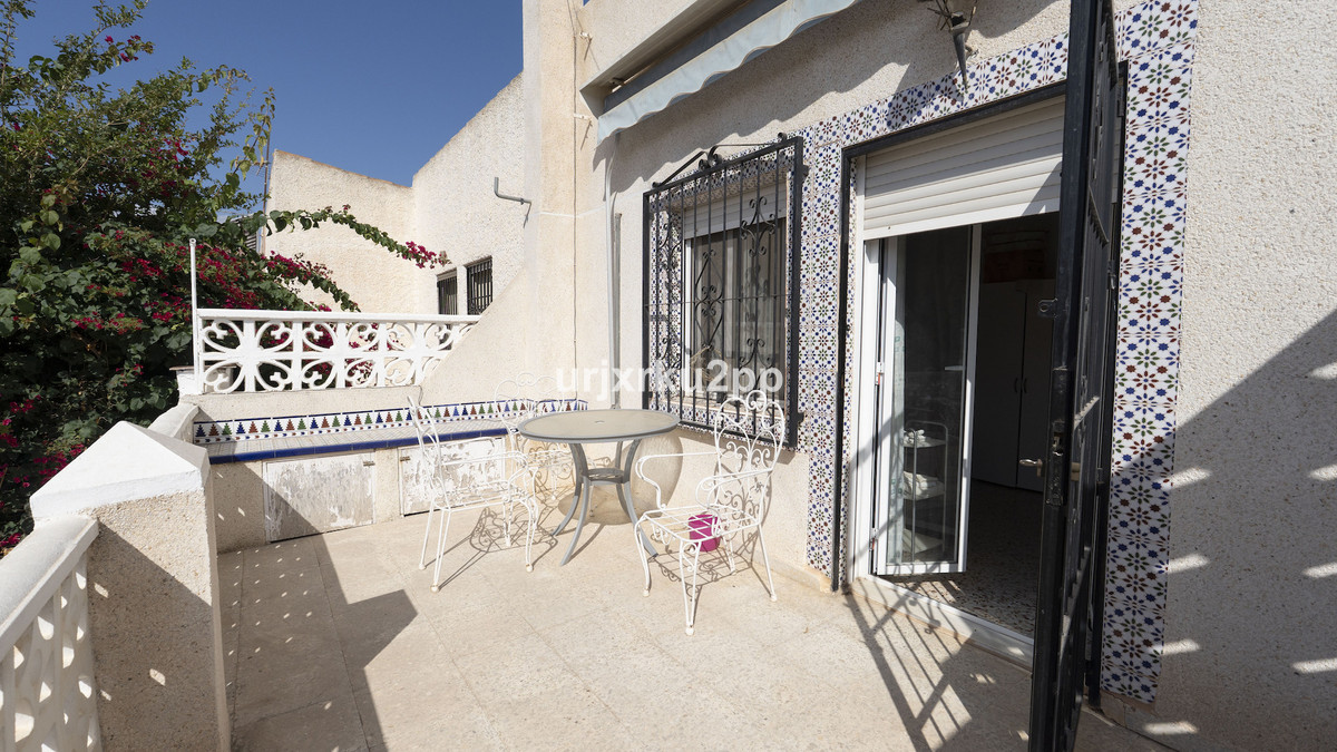 For sale - 3 Bedroom 2 Bathroom House - Townhouse in Torrevieja - Torrevieja Centro  - Alicante
