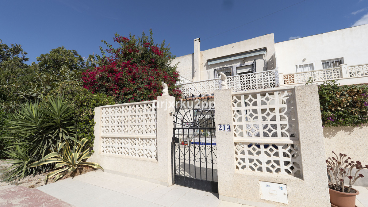For sale - 3 Bedroom 2 Bathroom House - Townhouse in Torrevieja - Torrevieja Centro  - Alicante