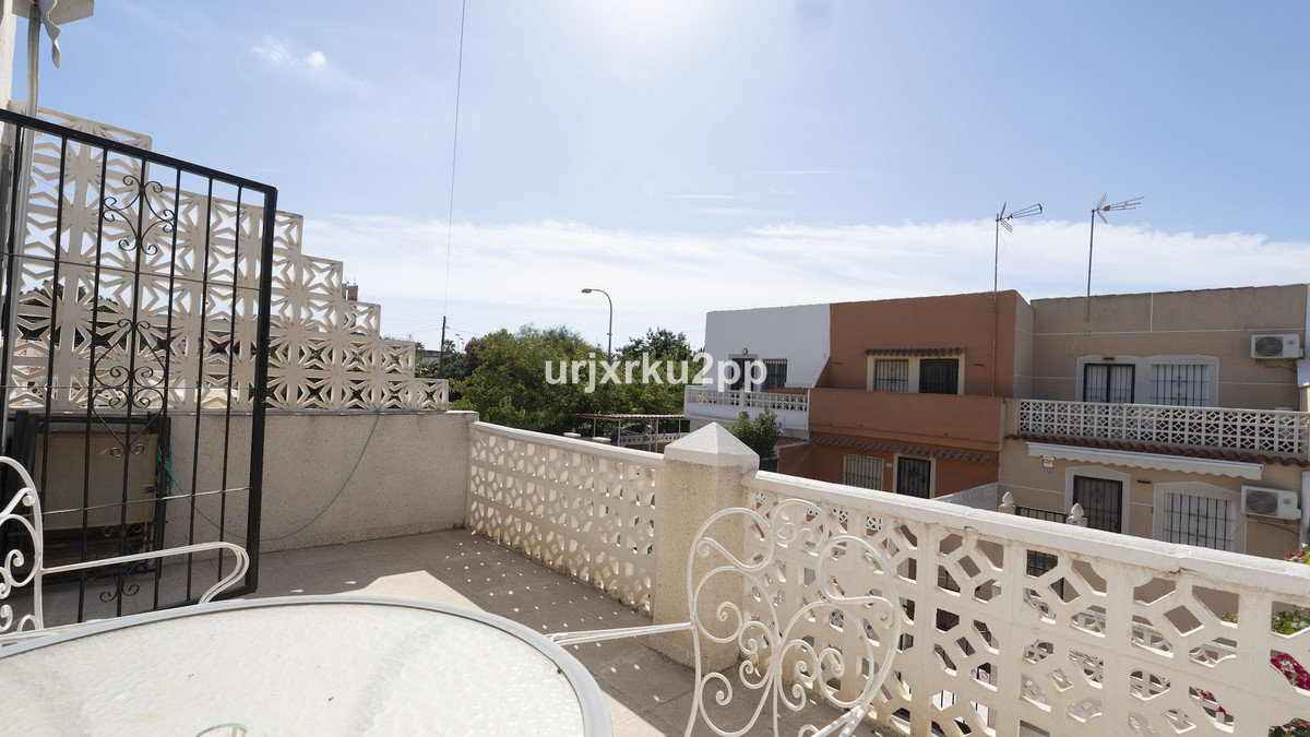 For sale - 3 Bedroom 2 Bathroom House - Townhouse in Torrevieja - Torrevieja Centro  - Alicante