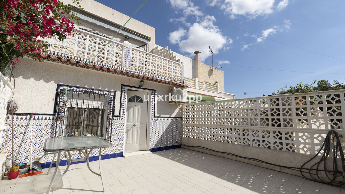For sale - 3 Bedroom 2 Bathroom House - Townhouse in Torrevieja - Torrevieja Centro  - Alicante