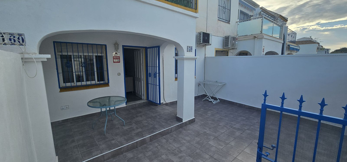 Sold - 2 Bedroom 1 Bathroom Apartment - Ground Floor Apartment in Torrevieja - Torrevieja Centro  - Alicante