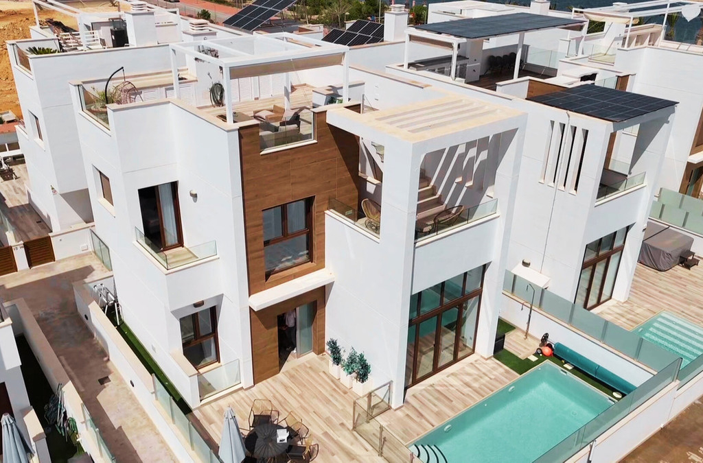 3 Bedroom 4 Bathroom Detached Villa in Torrevieja