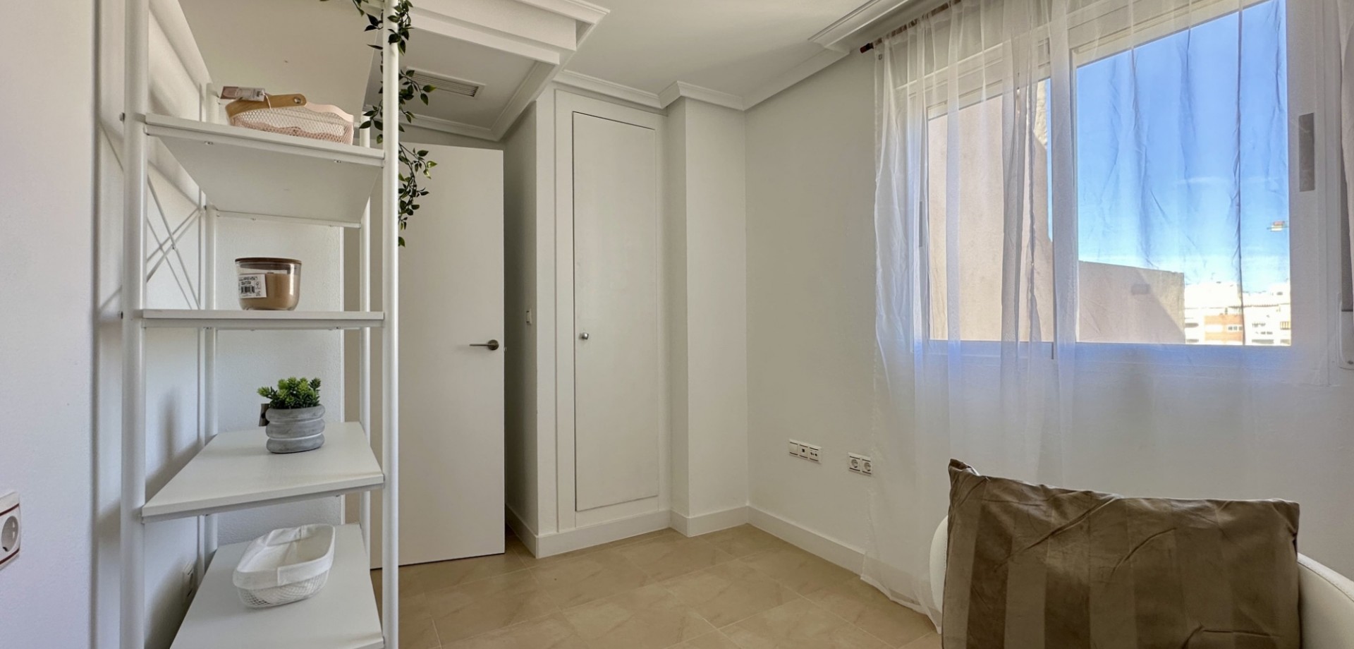 For sale - 3 Bedroom 2 Bathroom Apartment in Torrevieja - Torrevieja  - Costa Blanca (Alicante)