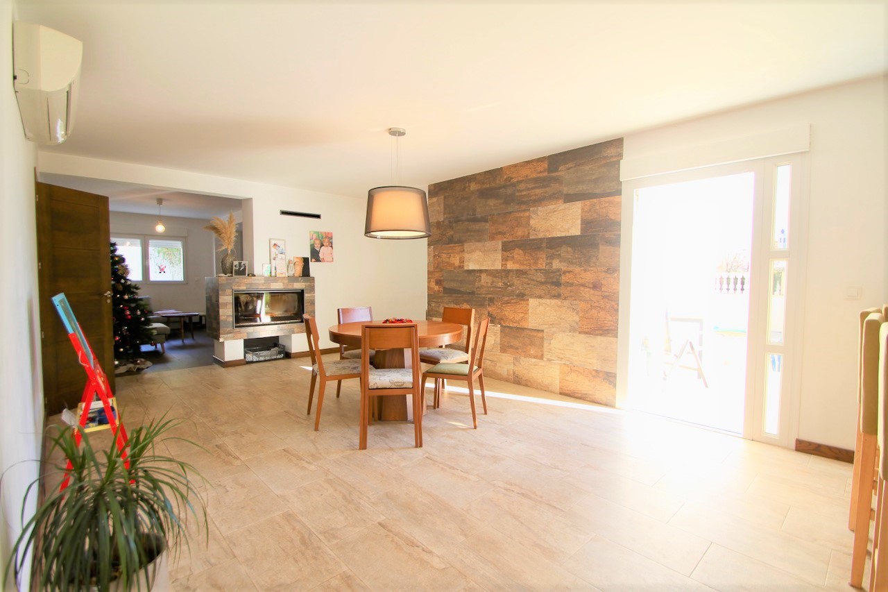 For sale - 3 Bedroom 3 Bathroom Villa in Quesada -  - Alicante