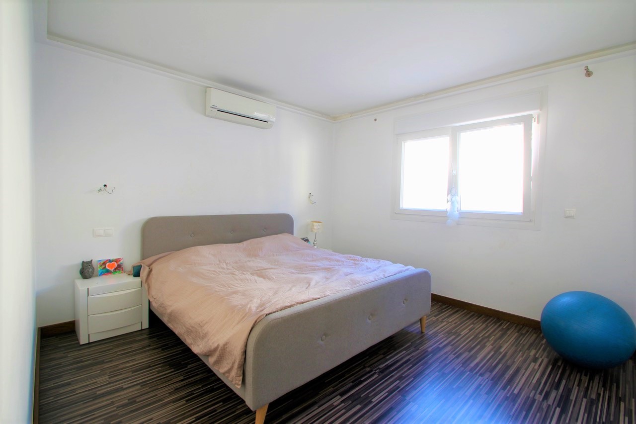 For sale - 3 Bedroom 3 Bathroom Villa in Quesada -  - Alicante