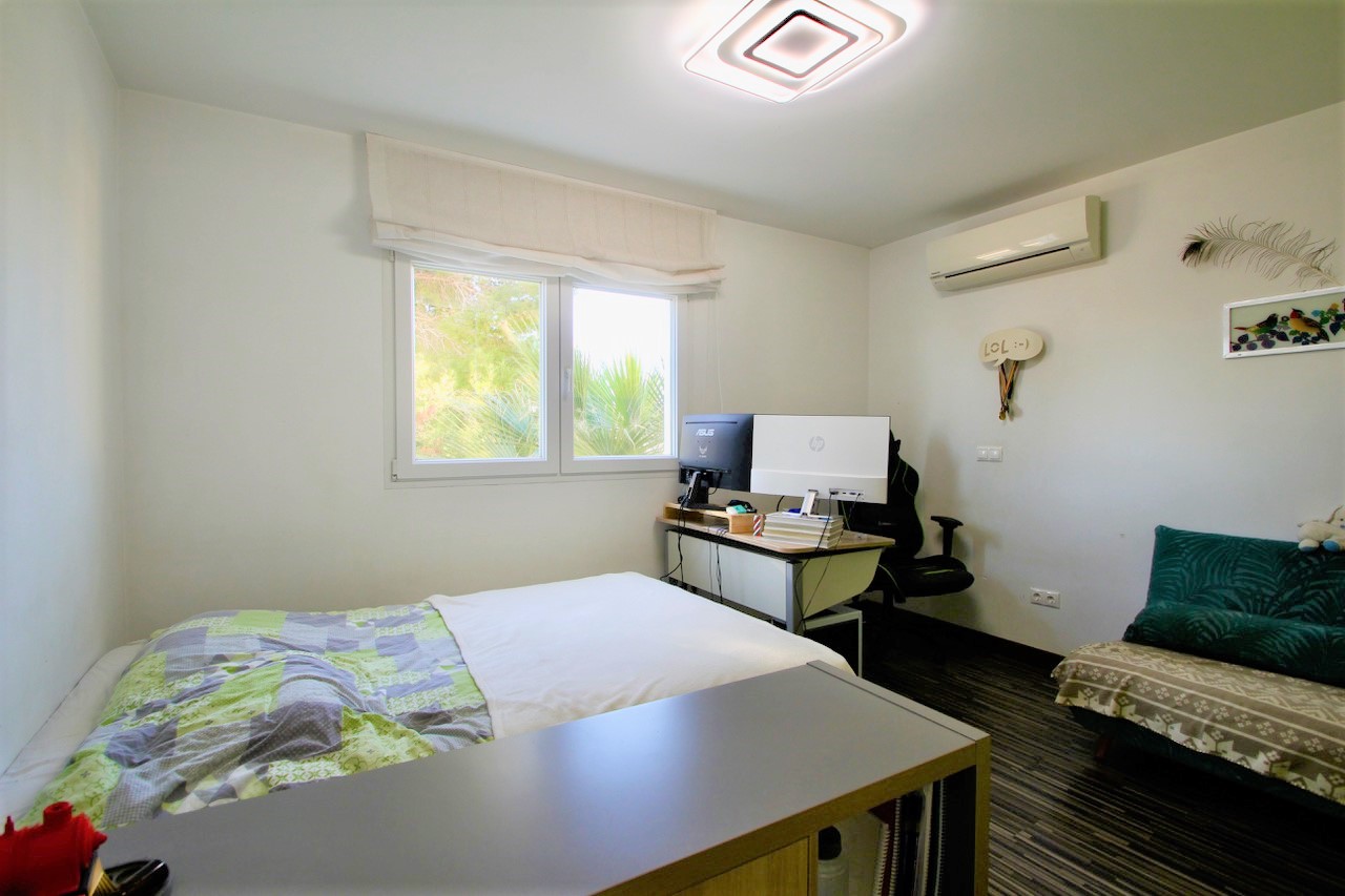 For sale - 3 Bedroom 3 Bathroom Villa in Quesada -  - Alicante