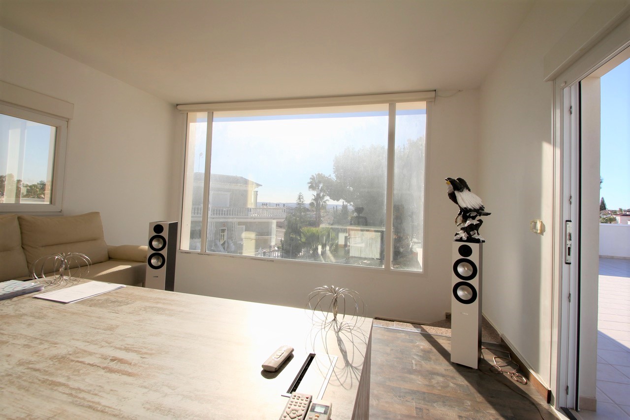 For sale - 3 Bedroom 3 Bathroom Villa in Quesada -  - Alicante