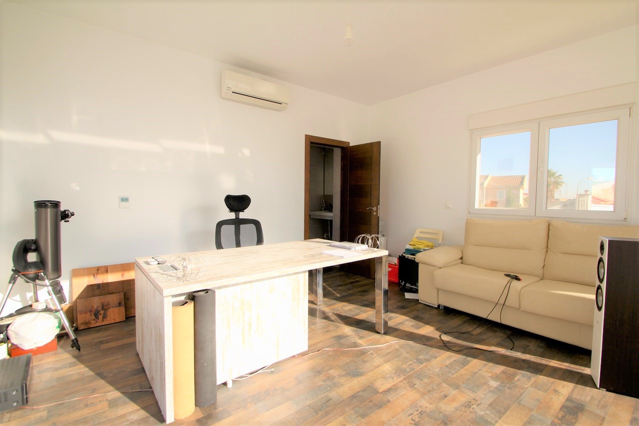 For sale - 3 Bedroom 3 Bathroom Villa in Quesada -  - Alicante