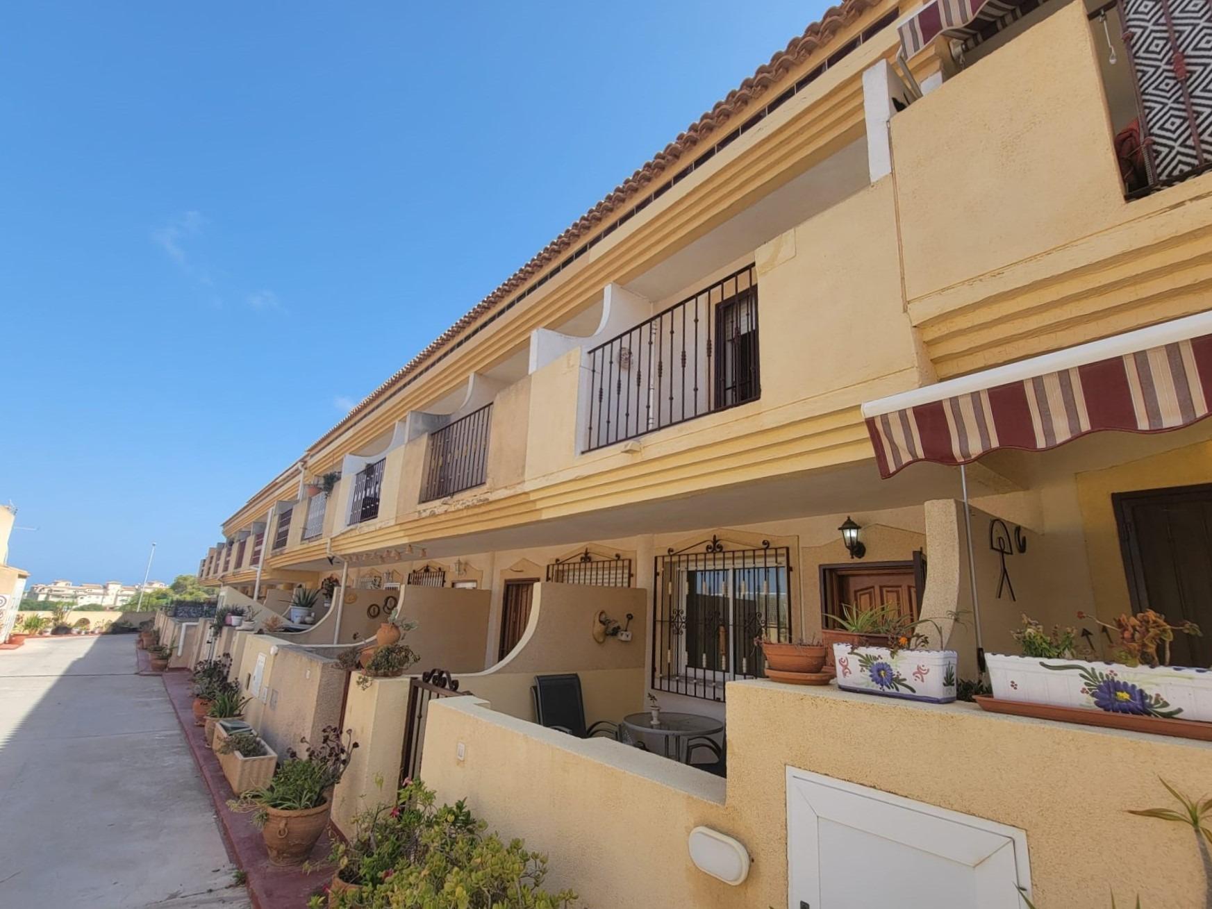 For sale - 3 Bedroom 3 Bathroom Town House in Playa Flamenca - Playa Flamenca  - Alicante