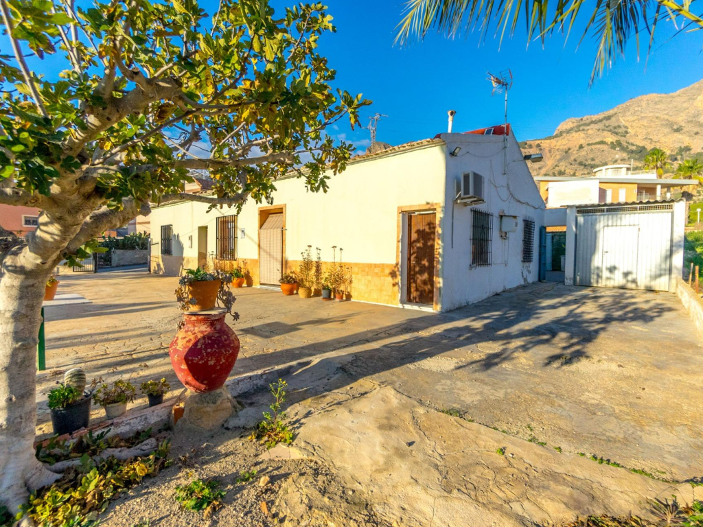 4 Bedroom 2 Bathroom Finca in Orihuela