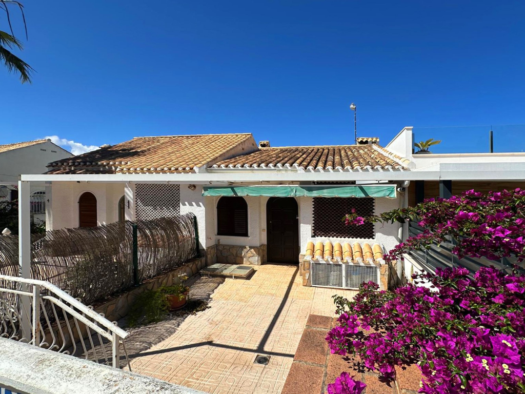3 Bedroom 3 Bathroom Town House in Orihuela Costa