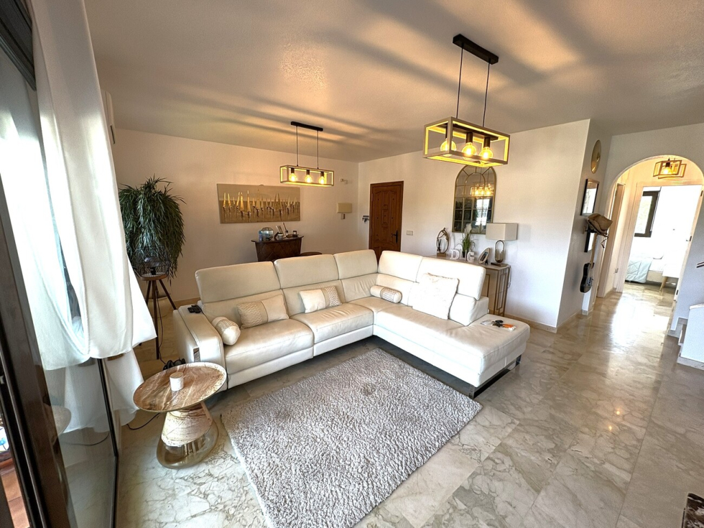 3 Bedroom 2 Bathroom Duplex Penthouse in Las Ramblas Golf