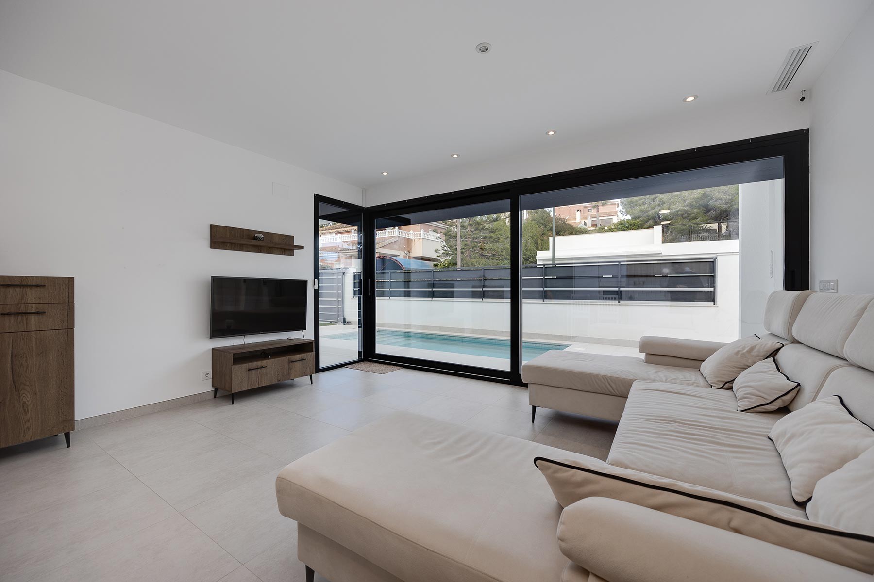 For sale - 3 Bedroom 2 Bathroom Villa in Pinar de Campoverde - Inland  - Alicante