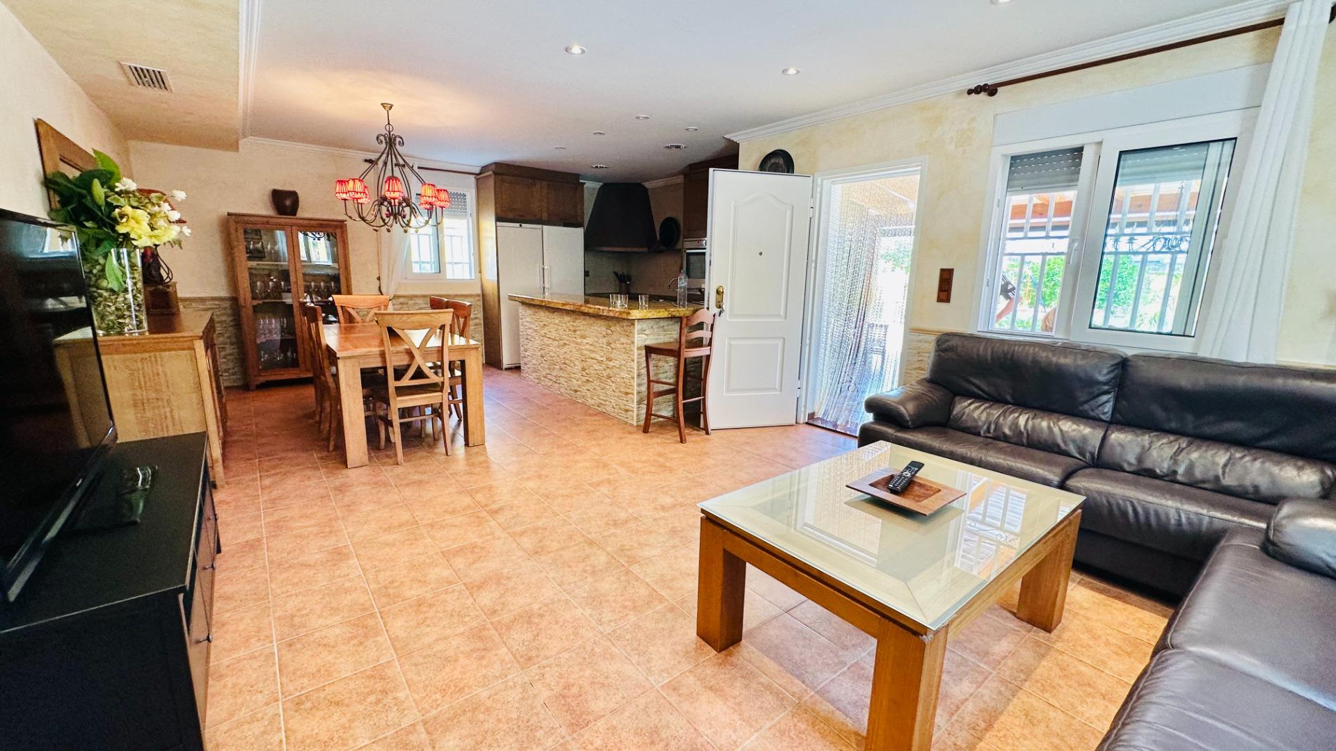 For sale - 5 Bedroom 3 Bathroom Villa in Orihuela - Urb. Montepinar  - Alicante