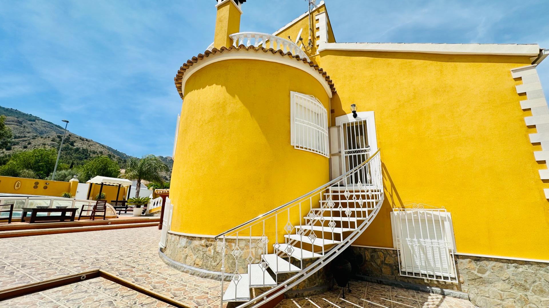 For sale - 5 Bedroom 3 Bathroom Villa in Orihuela - Urb. Montepinar  - Alicante