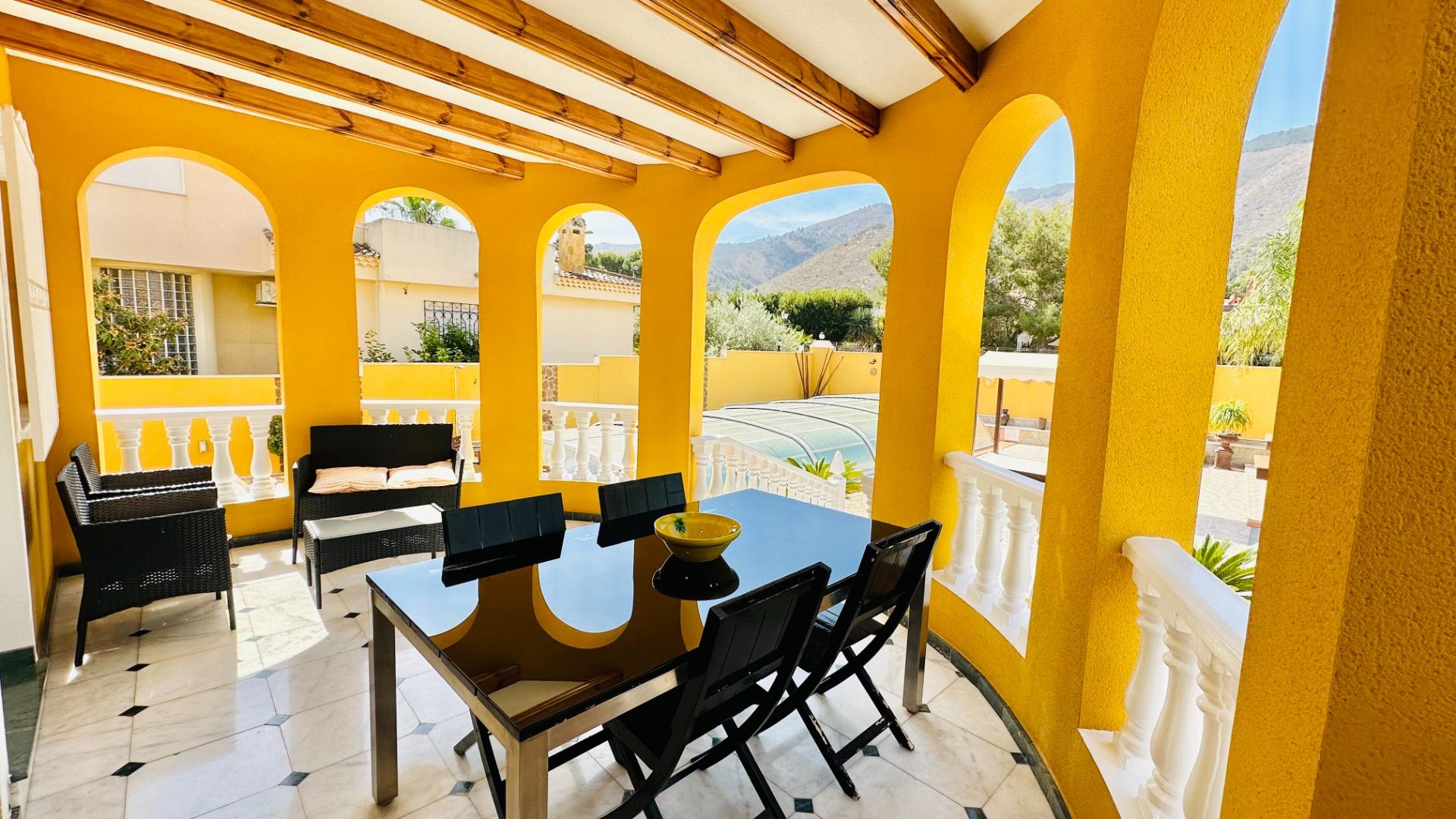 For sale - 5 Bedroom 3 Bathroom Villa in Orihuela - Urb. Montepinar  - Alicante