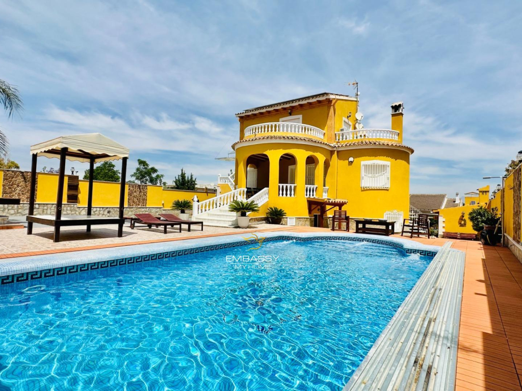 5 Bedroom 3 Bathroom Villa in Orihuela