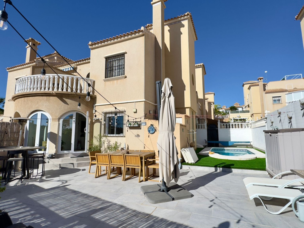 2 Bedroom 2 Bathroom Villa in Orihuela Costa