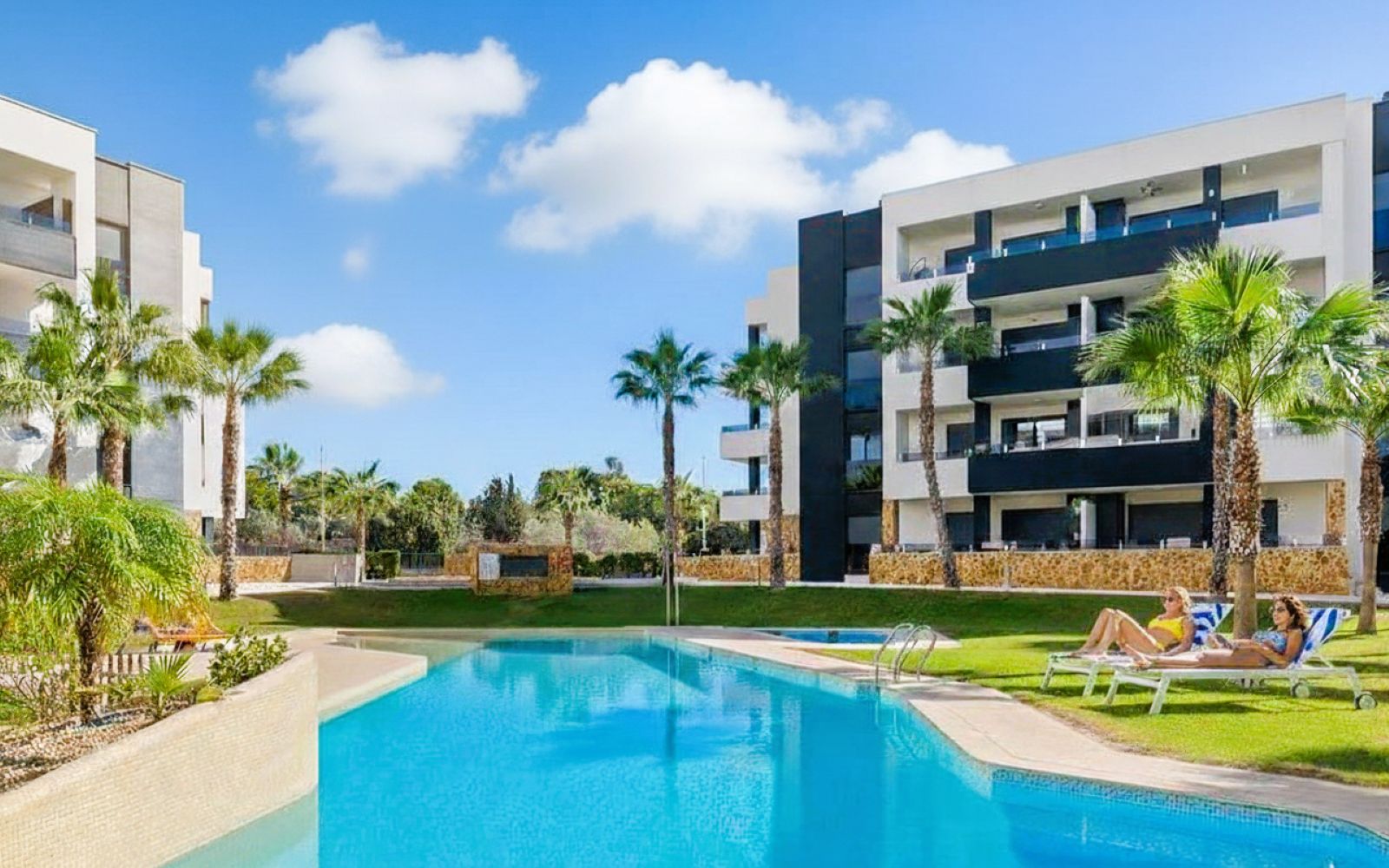 Sold - SOLD-2 Bedroom 2 Bathroom Top Floor Corner Apartment in Villamartin - Amanecer VI - Alicante