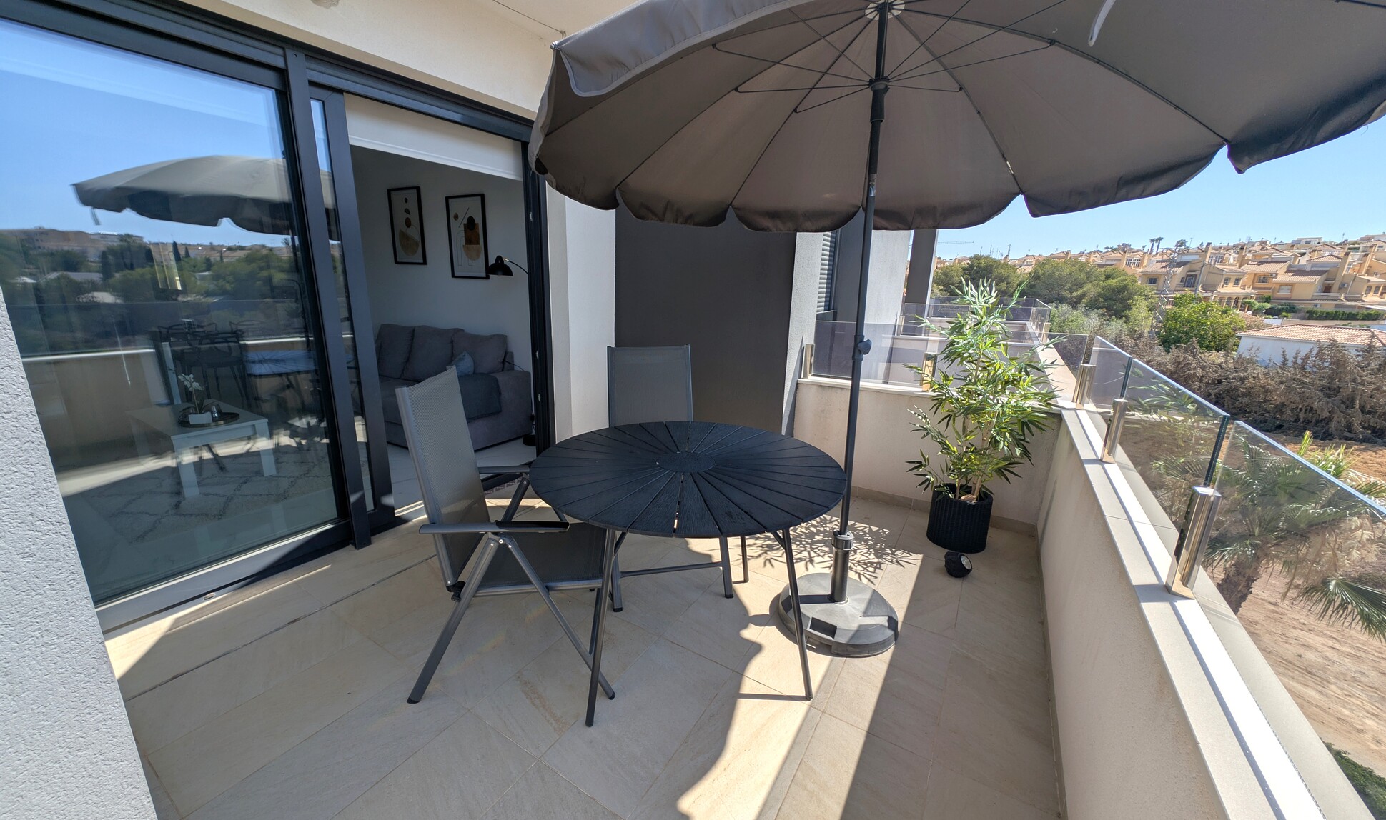 Sold - SOLD-2 Bedroom 2 Bathroom Top Floor Corner Apartment in Villamartin - Amanecer VI - Alicante