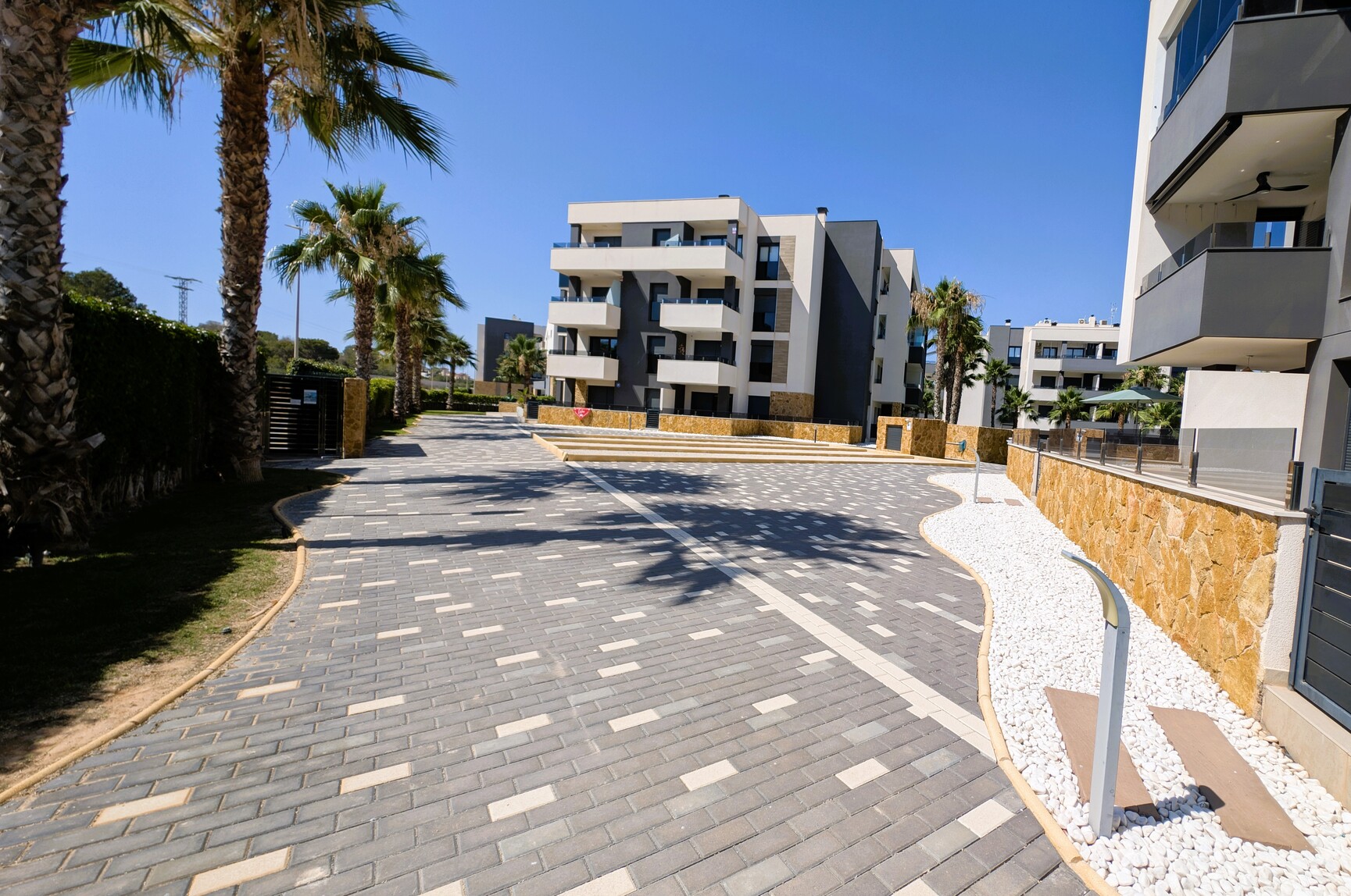 Sold - SOLD-2 Bedroom 2 Bathroom Top Floor Corner Apartment in Villamartin - Amanecer VI - Alicante