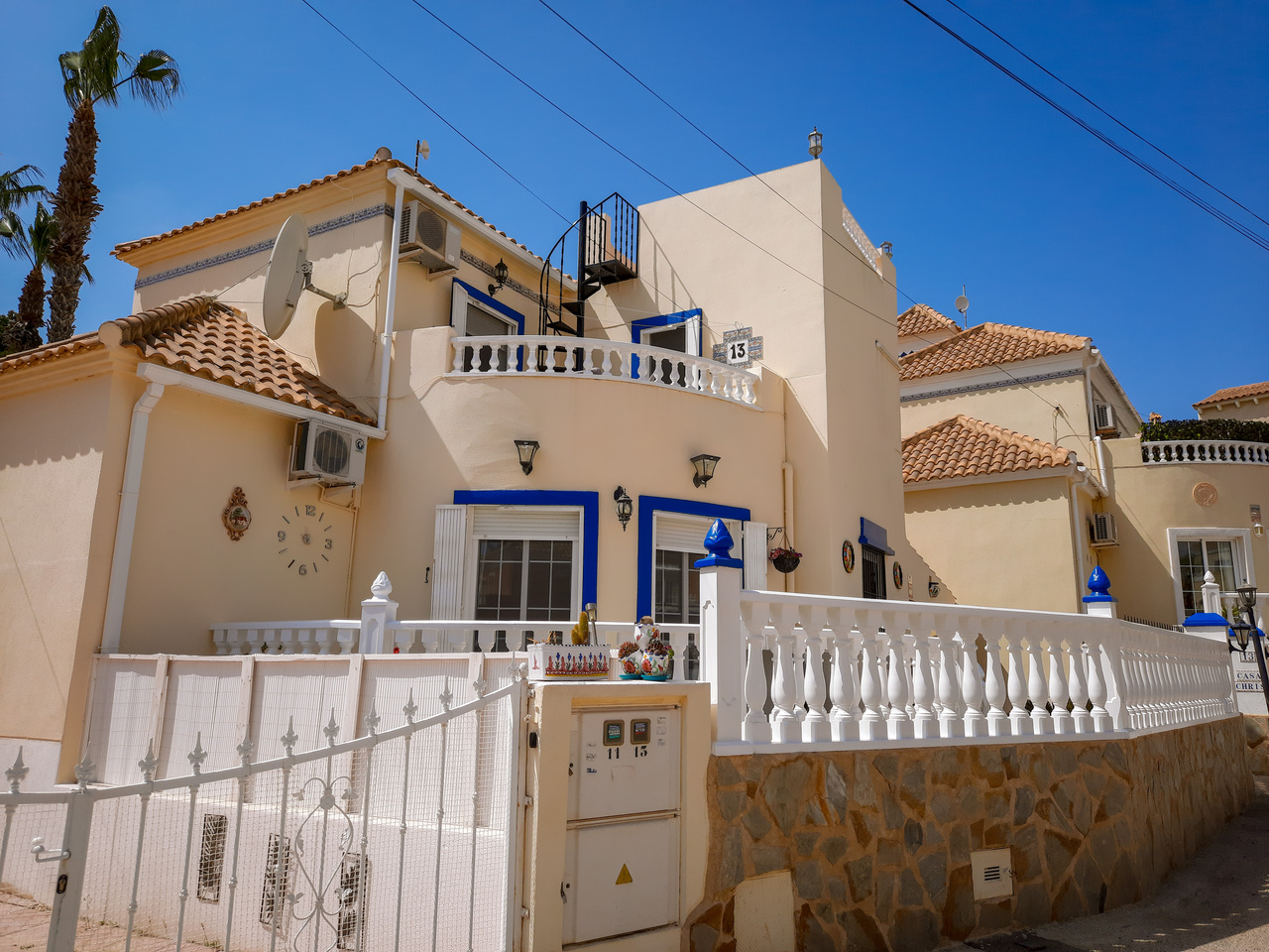 For sale - 3 Bedroom 2 Bathroom Villa in Villamartin - , Villamartin, Alicante, Spain - Alicante