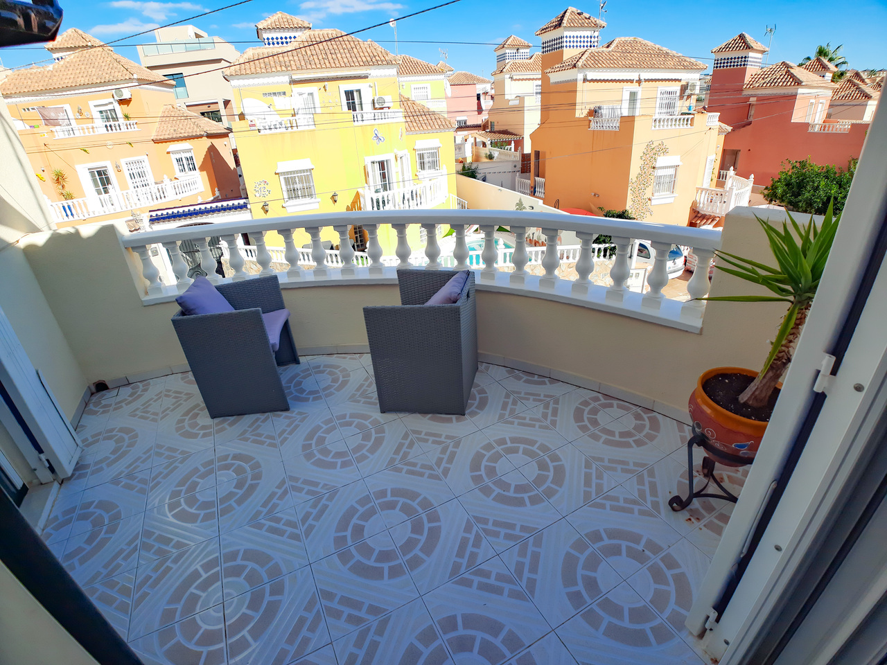 For sale - 3 Bedroom 2 Bathroom Villa in Villamartin - , Villamartin, Alicante, Spain - Alicante